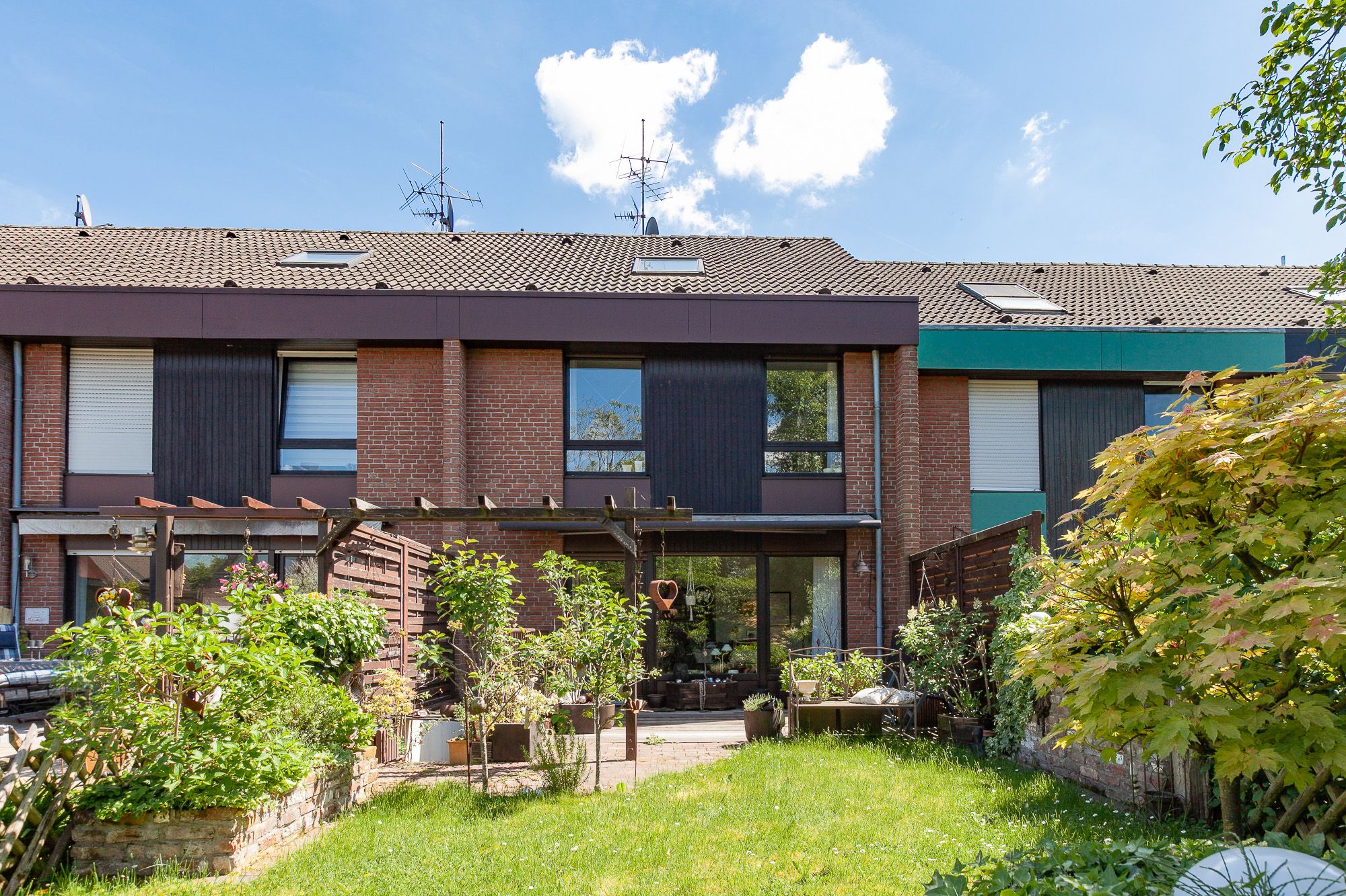 Tönisvorst – St. Tönis! Attraktives Einfamilien-Reihenmittelhaus mit hochwertiger, individueller Ausstattung in sehr guter Wohnlage! Zeitnah beziehbar!