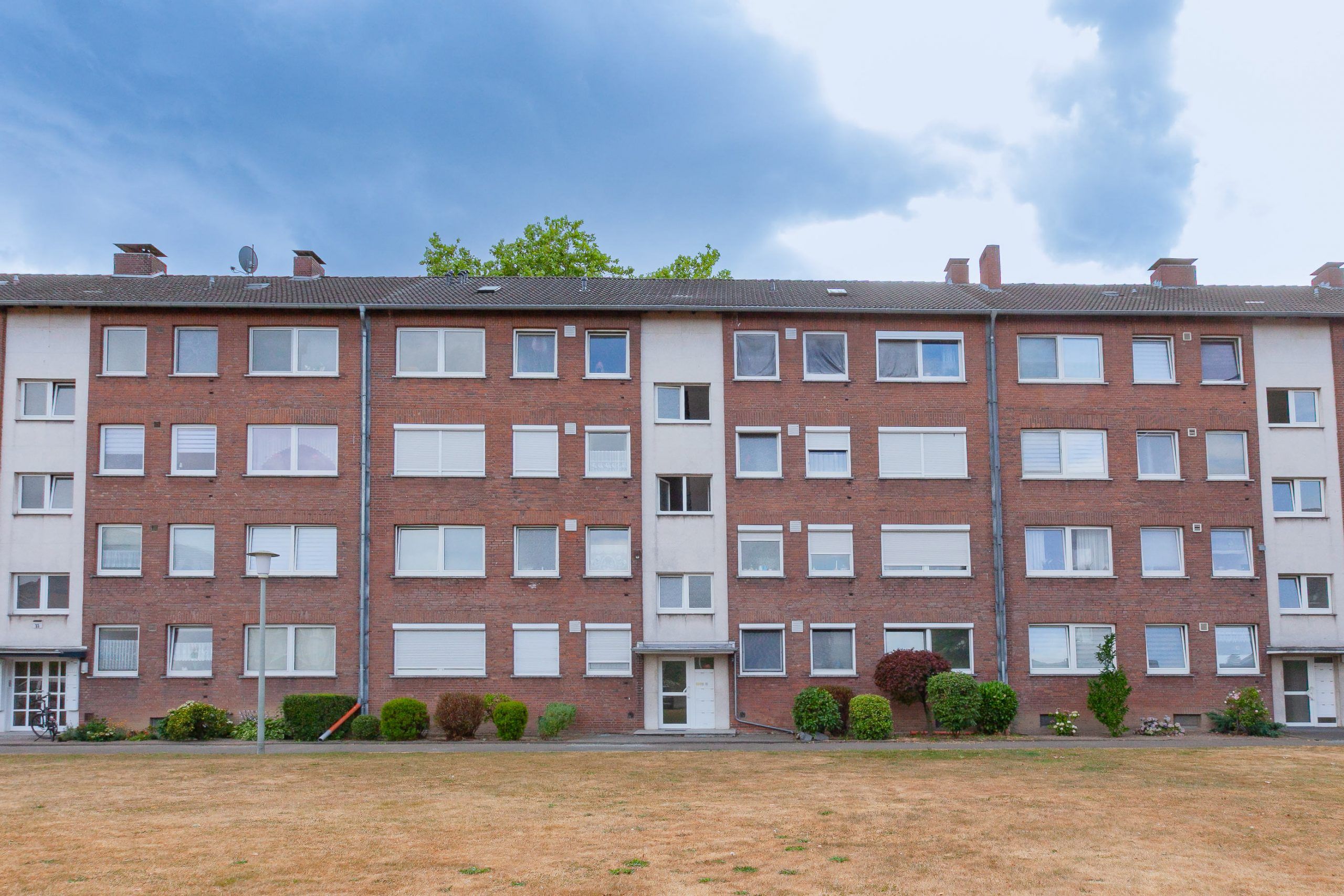 Krefeld Benrad-Nord! Schicke, solide Eigentumswohnung mit moderner Ausstattung und überdachtem Balkon mit Markise und Blick ins Grüne!