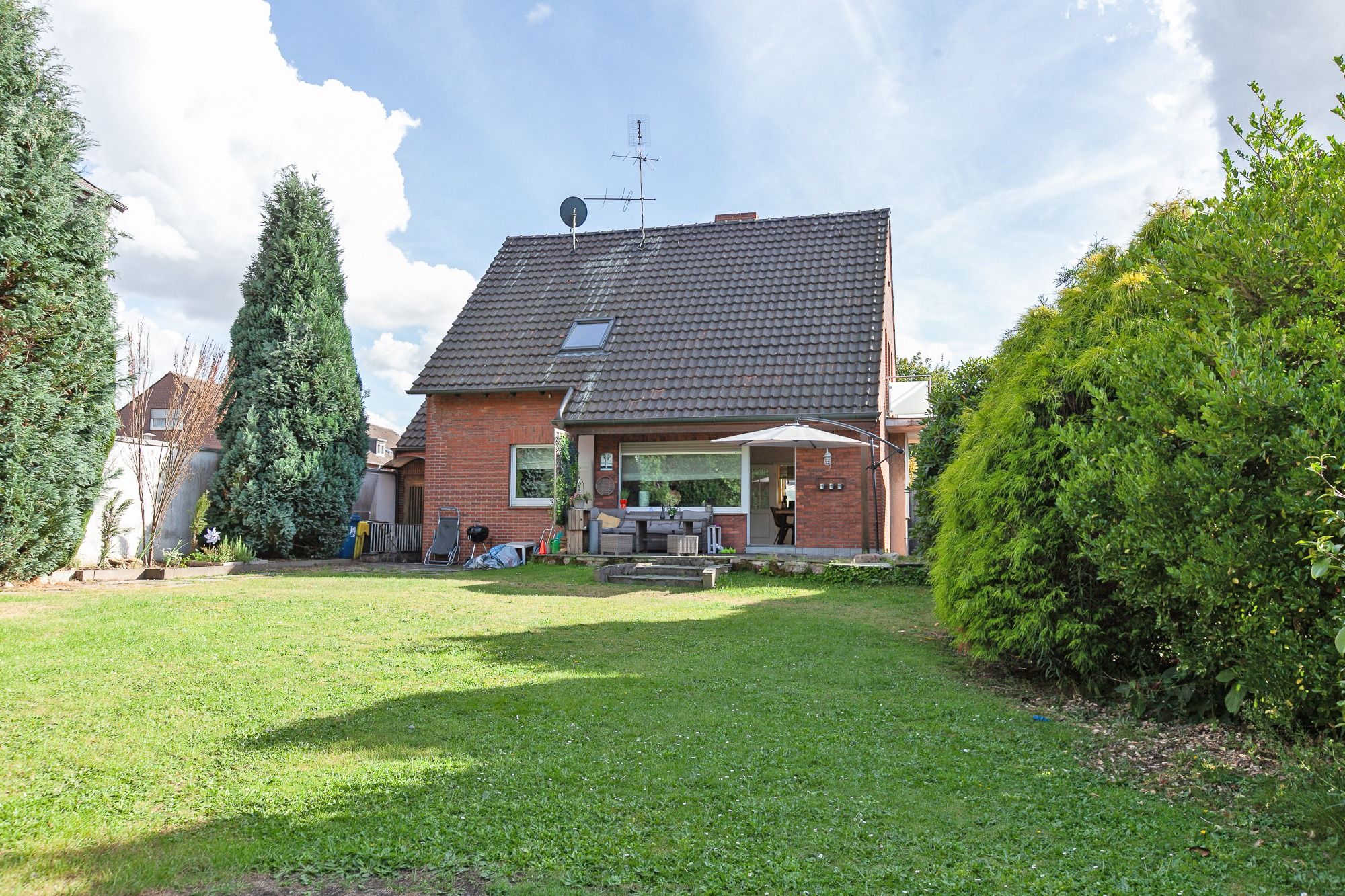 Nettetal – Lobberich! Schöner Wohnen! Freistehendes, sehr gepflegtes und solides Einfamilienhaus mit Garage in ruhiger Sackgassenlage – VERKAUFT!